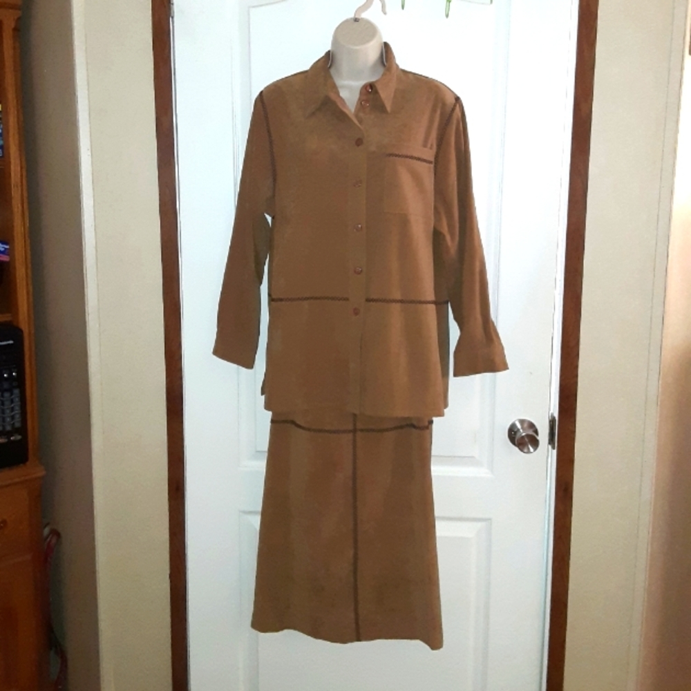 Gorgeous 2pc Skirt Set